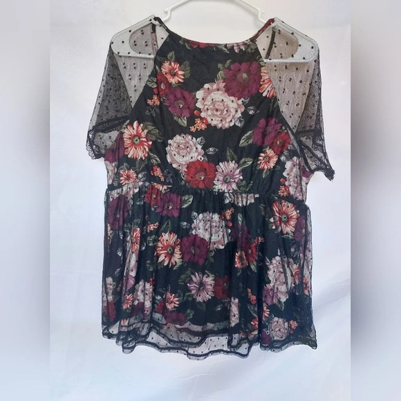 Torrid short sleeve blouse sheer sleeves lace and floral top size 1 - Picture 6 of 9